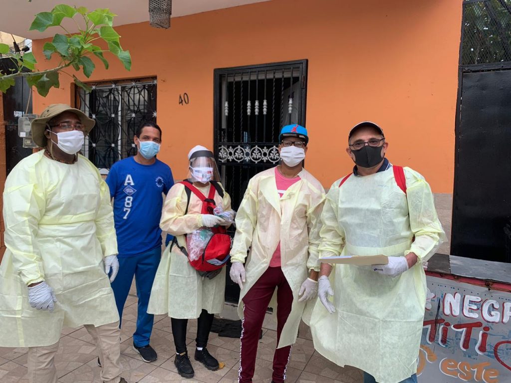 Participación junto a la fundación HEART CARE DOMINICANA y la fundacion Mauricio Baez en varios OPERATIVOS MEDICOS de donacion de mascarillas y levantamiento de datos epidemiologicos en diferentes barrios de Sto. Dgo. para contrarrestar el COVID - 19. Abr